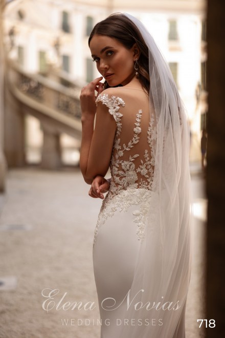 Wedding Dresses 718