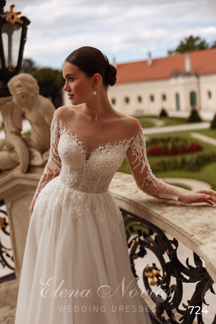 Wedding Dresses 724